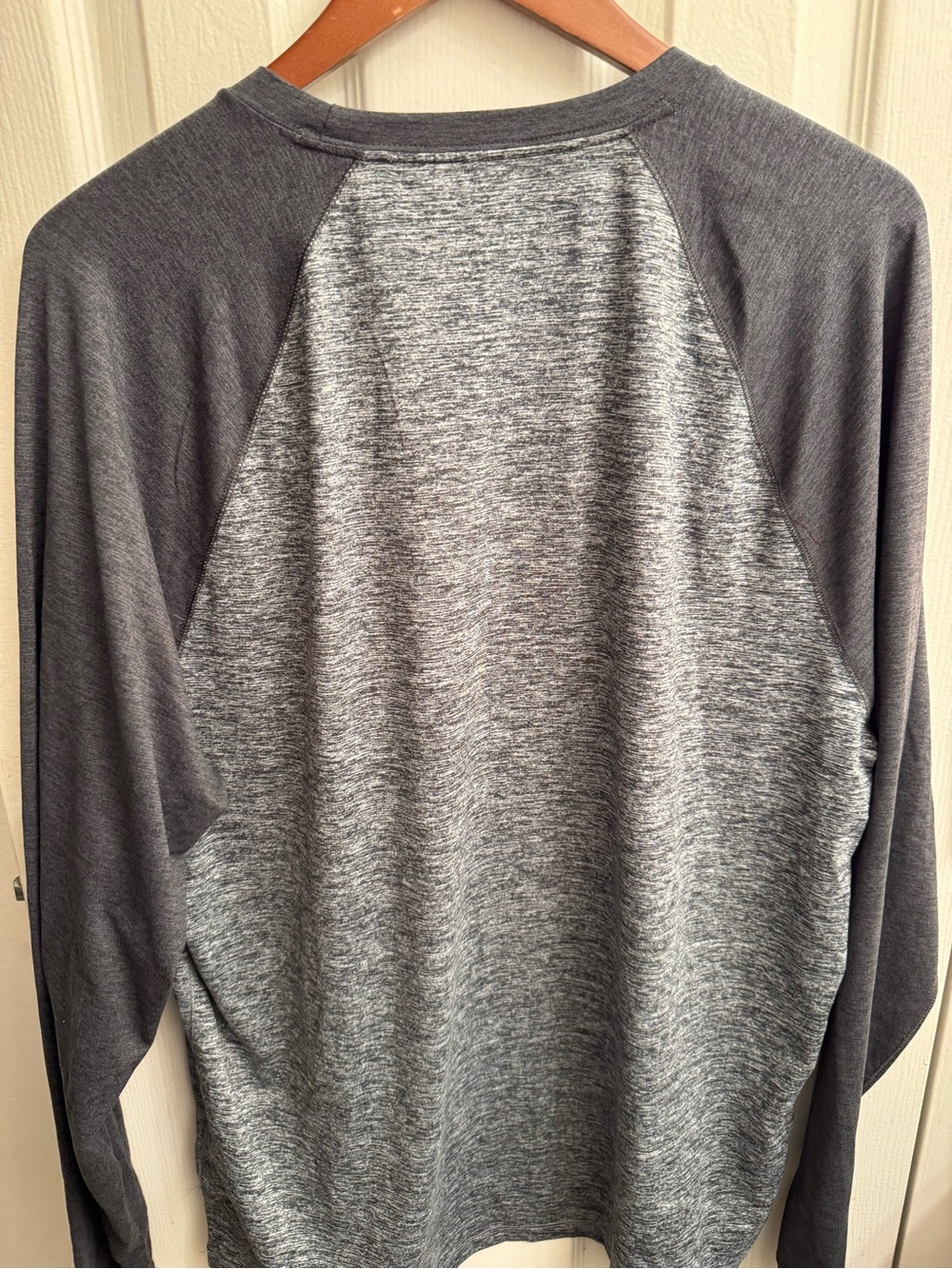 Abercrombie & Fitch Men's Air Knit Gray Two-Tone Raglan Long Sleeve Shirt - Picture 3 of 3
